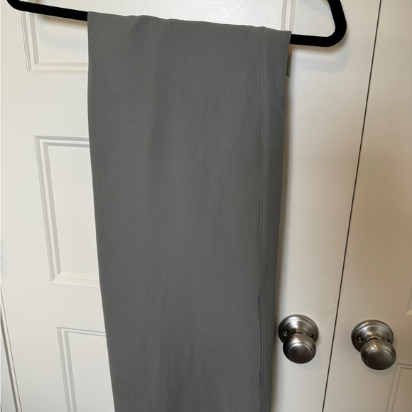 Lululemon Wide Leg Capris, Size 4 - Picture 3 of 3